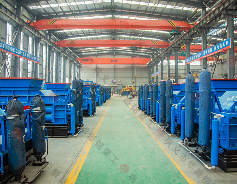 處理建筑廢料用什么設(shè)備？破碎紅磚用雙齒輥破碎機(jī)好嗎？