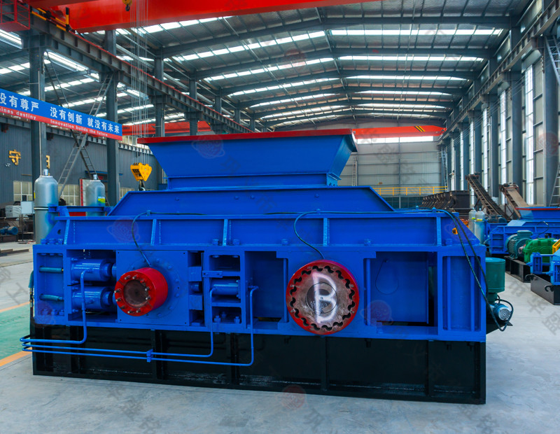 砂石廠需要什么設(shè)備，出料1-3mm對(duì)輥破碎機(jī)廠家