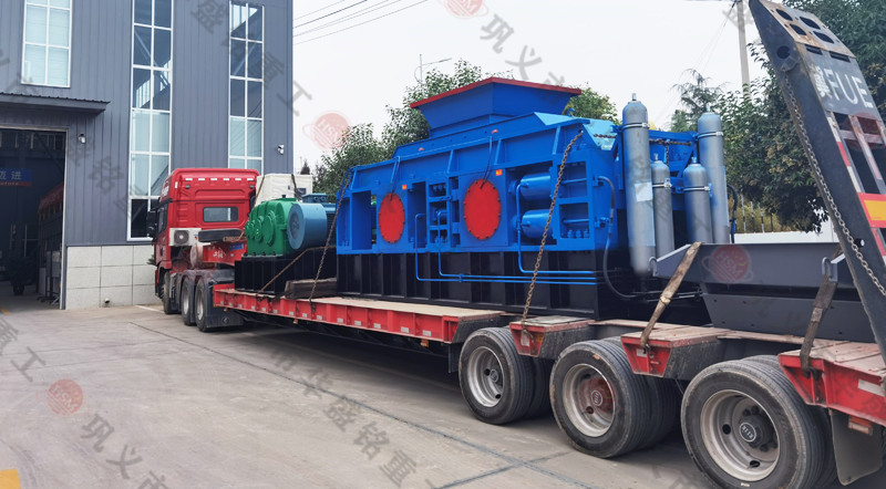 時產200噸機制砂對輥制砂機發(fā)貨現(xiàn)場